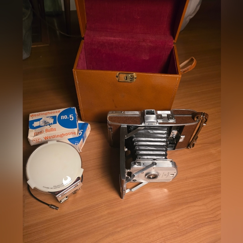 Westinghouse Vintage Folding Polaroid Land Camera 95A with Leather Case